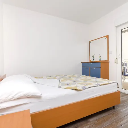 B & R With A Sea View Apartment Srima