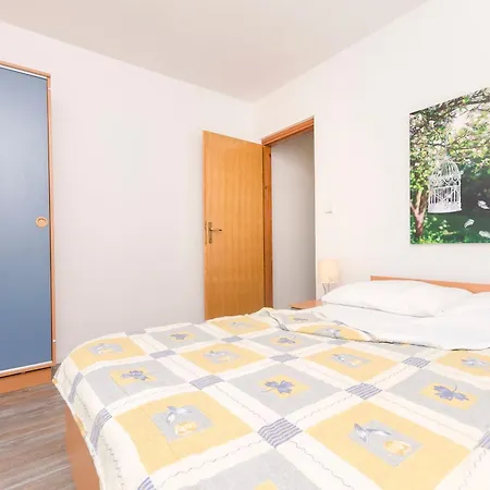 B & R With A Sea View Apartment Srima